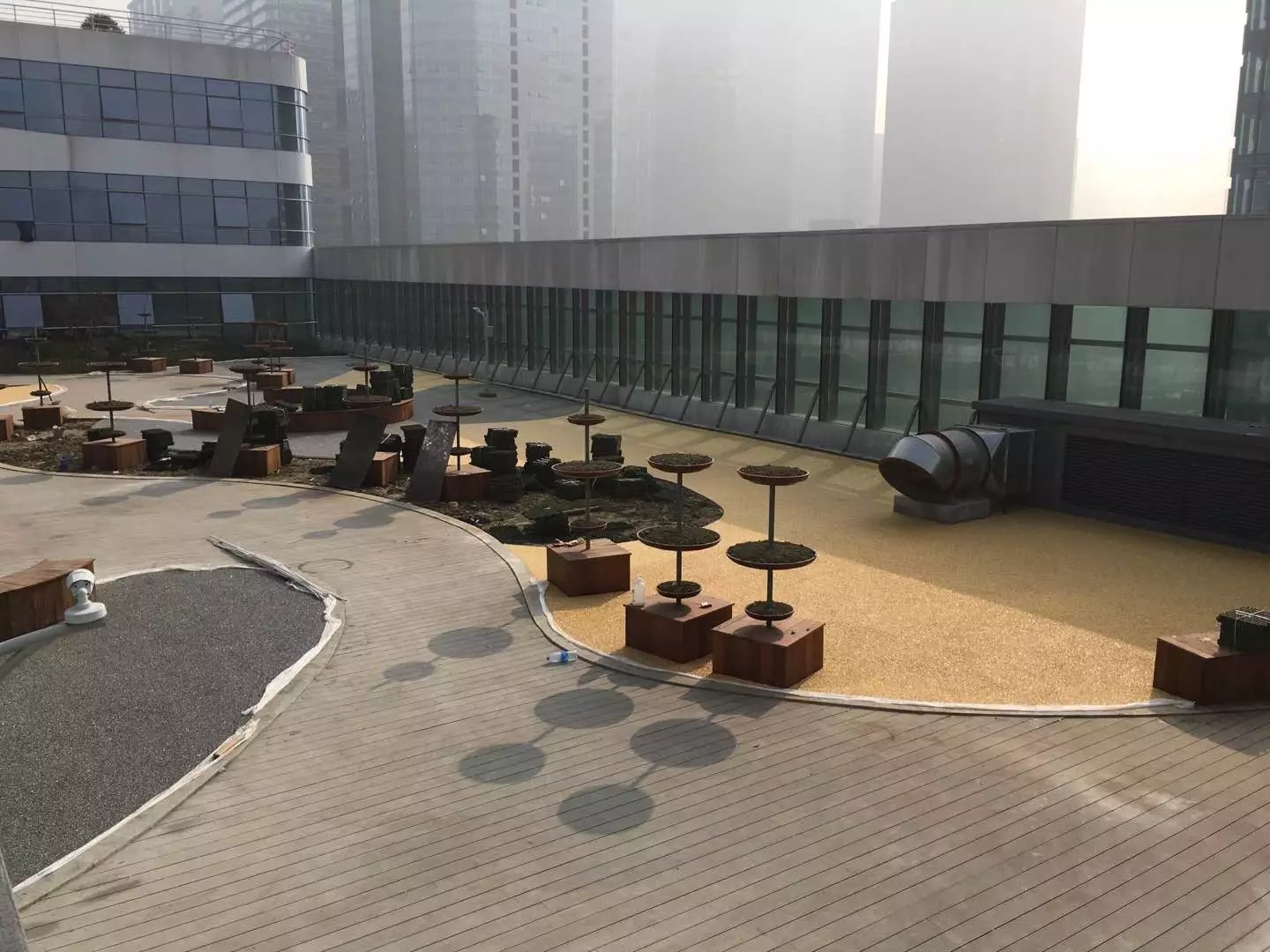 胶粘石地坪案例腾讯大楼屋顶花园4